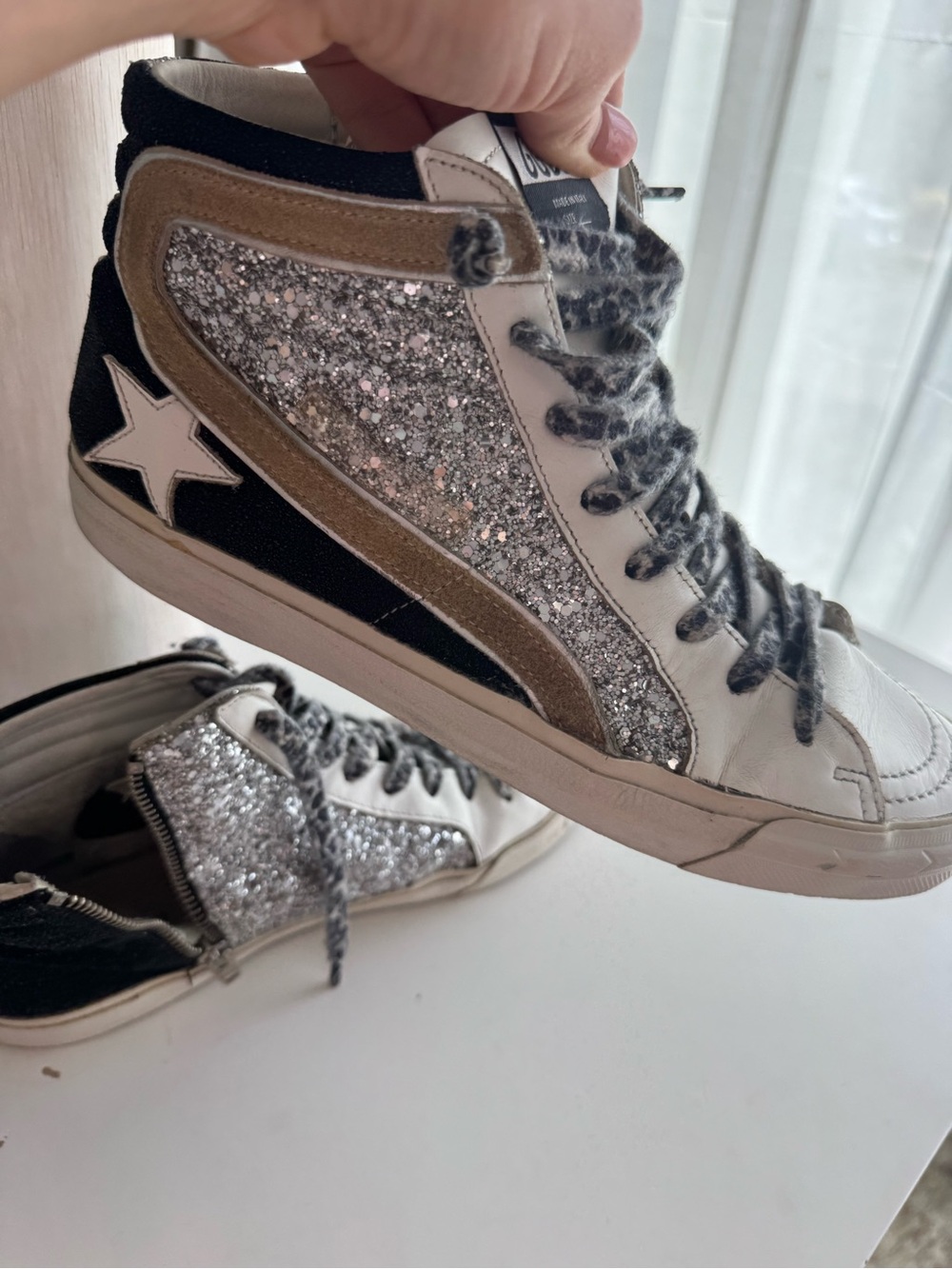 Golden Goose Mid Star High Top Sneakers
High-Top Glitter Star Sneakers 10, 5 - Picture 11 of 17